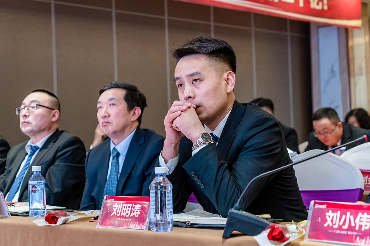 董事長(zhang)、總經理(lǐ)劉明濤(tao)