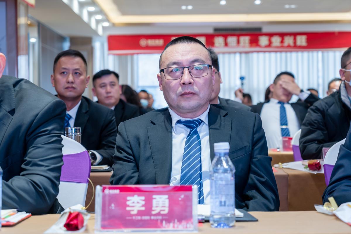 行政(zheng)管理部(bù)長李勇(yǒng)