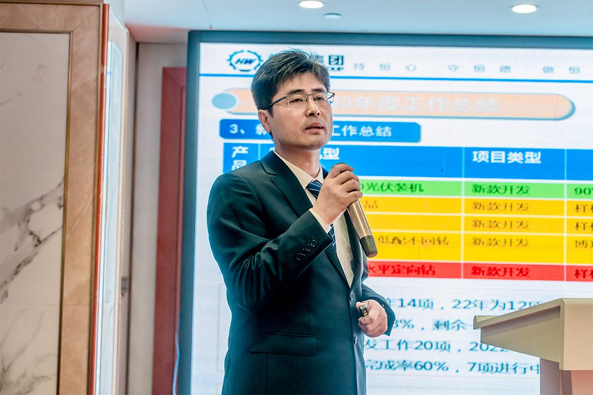 輪(lun)挖研究(jiu)所總監(jian)宋永強(qiang)