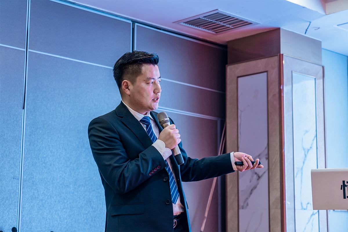 内(nèi)貿部副(fù)總經理(li)夏威