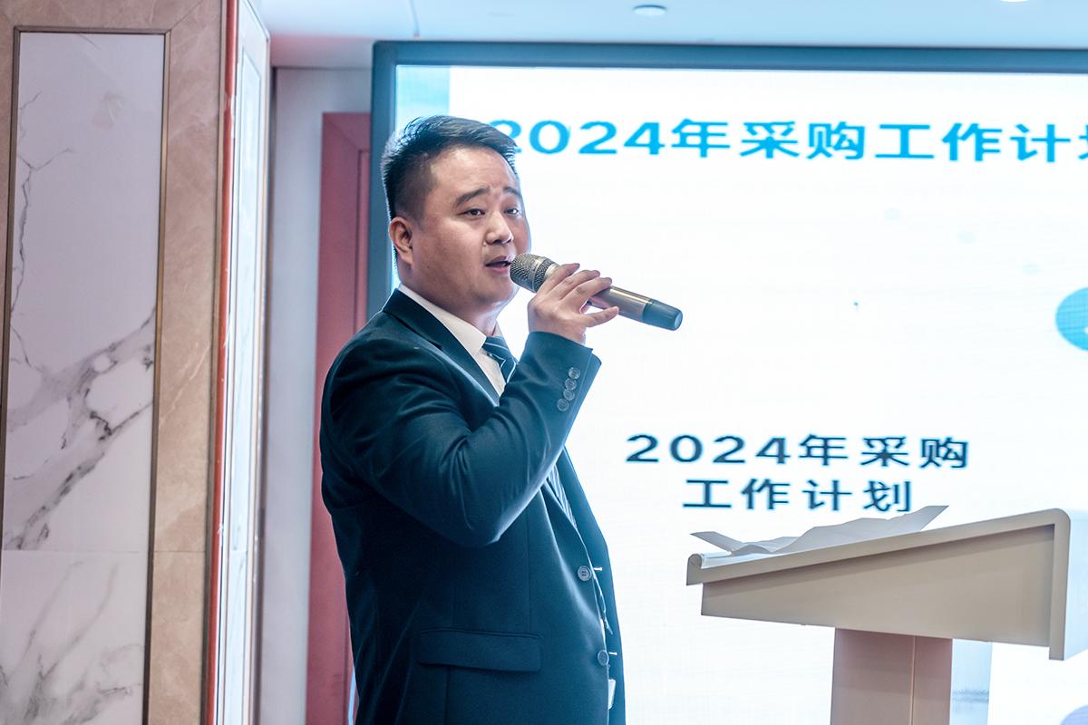 采(cai)購倉儲(chu)物流部(bu)長劉金(jin)傑