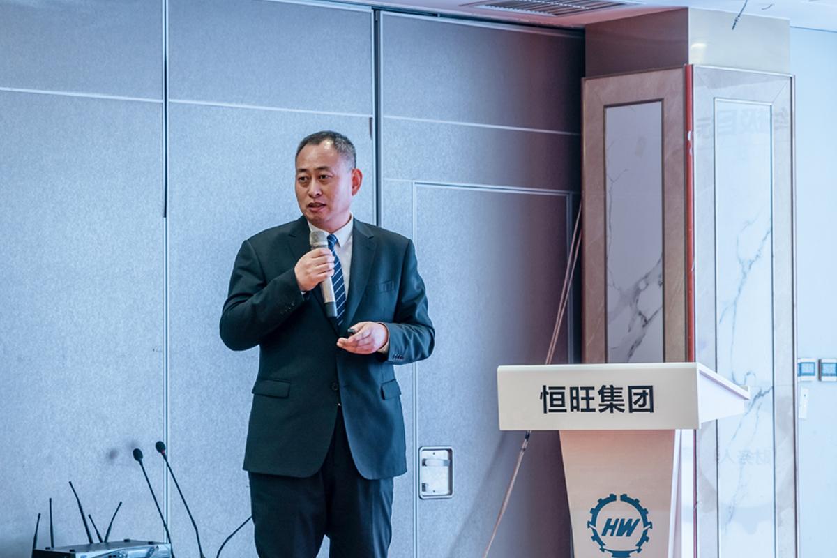 财(cai)務中心(xīn)部長劉(liu)江甯