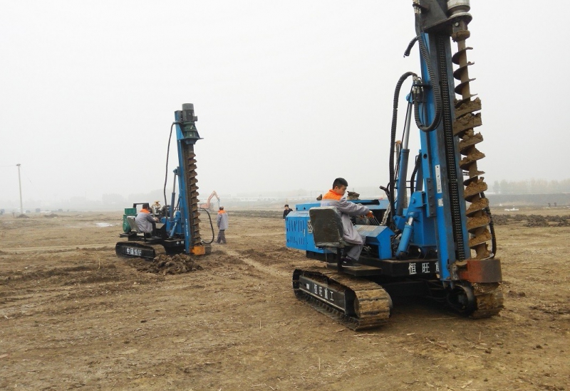 80餘台光伏樁(zhuāng)機設備助力華能(neng)20MW光伏電站工程樁(zhuāng)項目建設