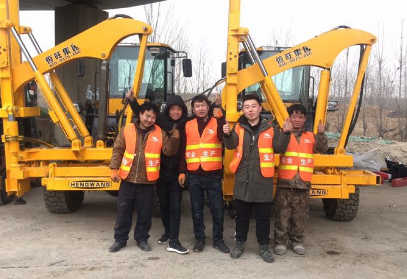 公路護(hu)欄打樁機在黃石(shi)高速公路藁城至(zhì)石家莊段工程施(shi)工