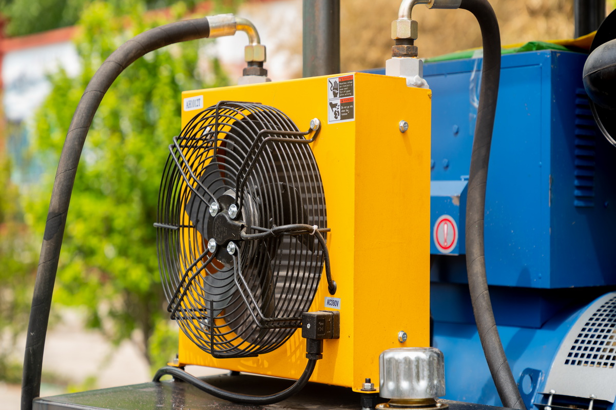 5寸橡膠(jiao)履帶鑽機