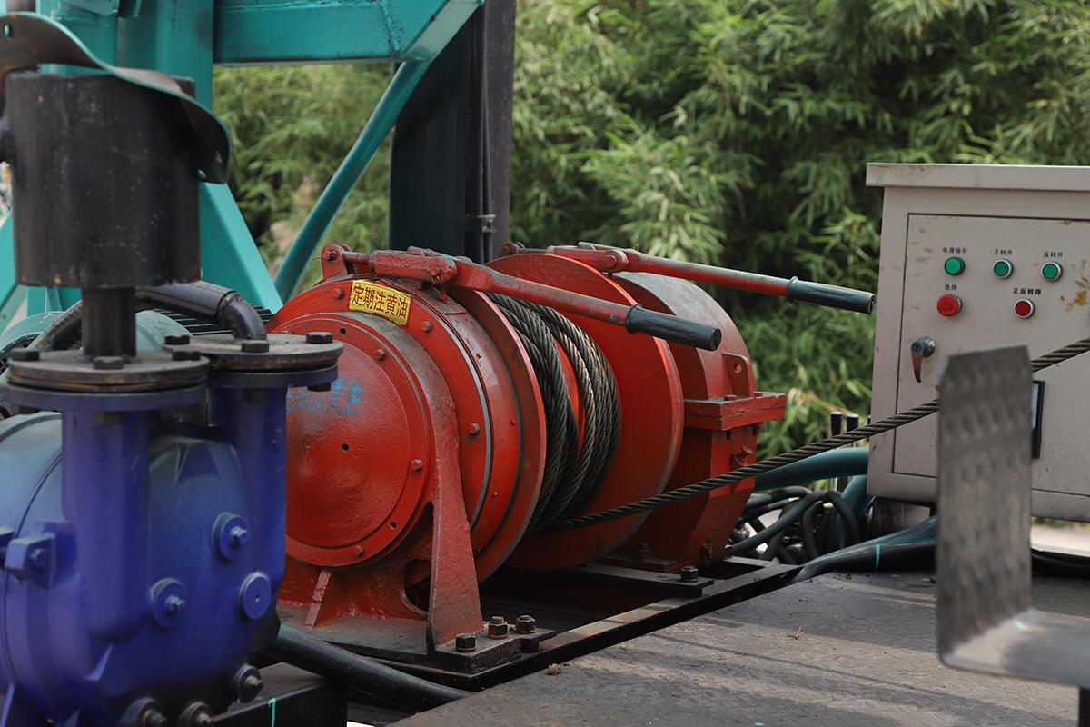 6寸(cun)鋼履帶反(fǎn)循環鑽機(jī)